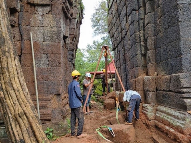 Preservation and support of Prasat Chen